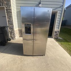 GE Refrigerator 