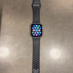 Apple Watch Nike 4 - 44mm - Aluminum Case