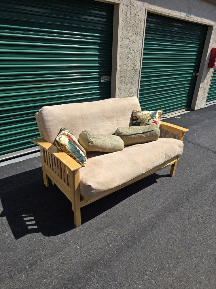 Futon - Solid Hardwood 61x38