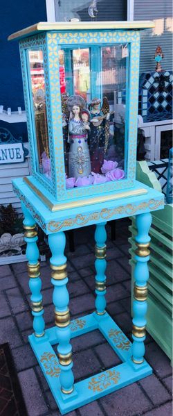 DISPLAY CABINET