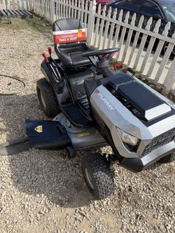 MT100 42 in. 13.5 HP 500cc E1350 Series Briggs and Stratton Engine 6-Speed Manual Gas Riding Lawn Tractor Mower by Murray