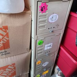 Hanging 4 Cube LOCKERS