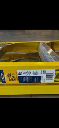Werner 6 ft Industrial Fiberglass Step Ladder