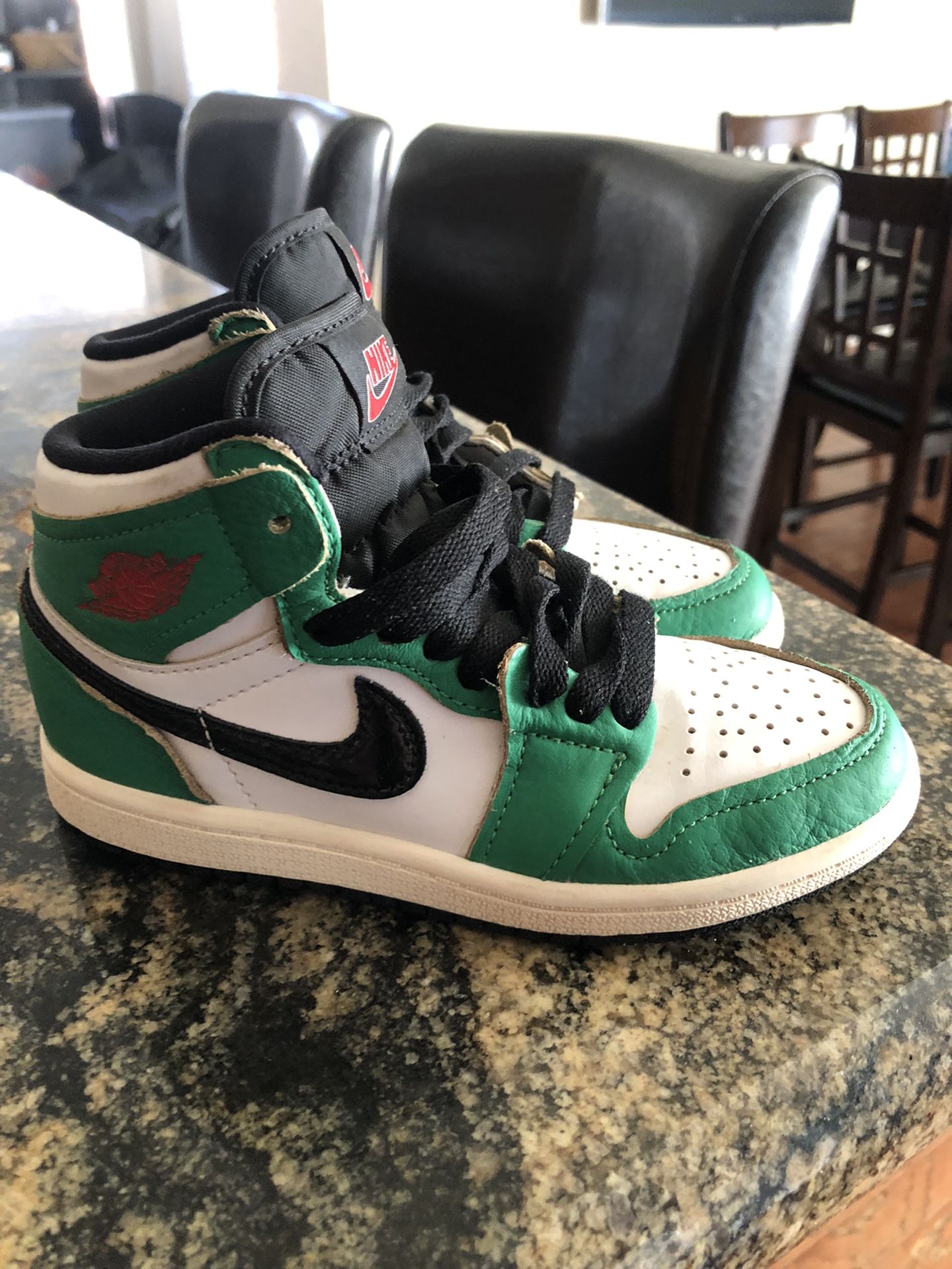 Air Jordan 1 Retro OG “ Lucky green” Kids Size 12.5c