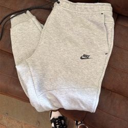 Nike tech sweats 