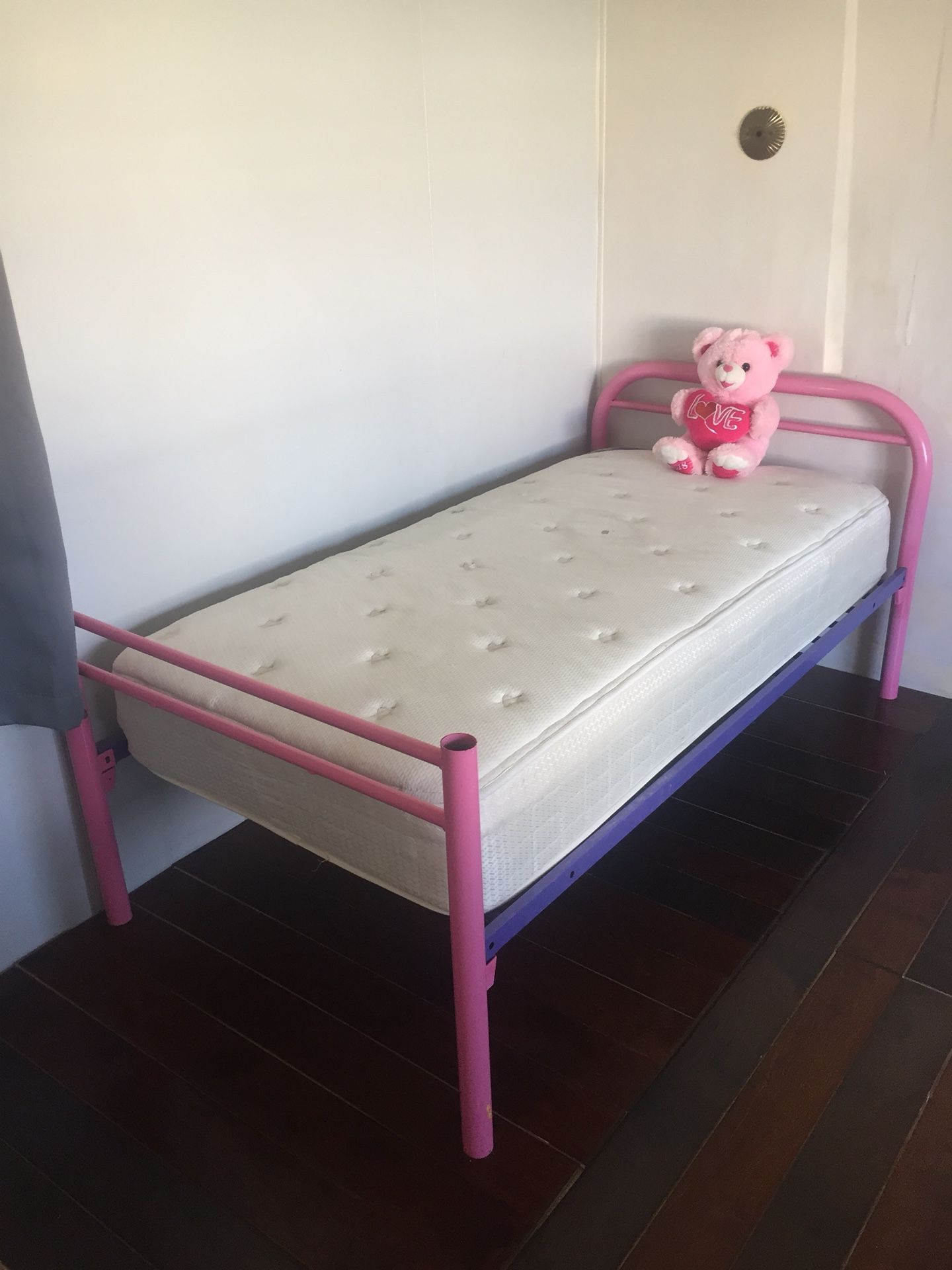 Kids Serta bed with frame from rooms to go