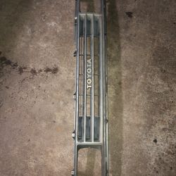 84-88 Toyota Grille