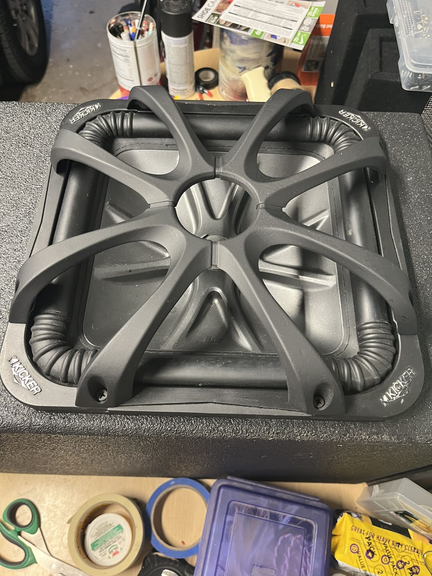 Kicker L7 12 In Ported Qbomb Box With Grill