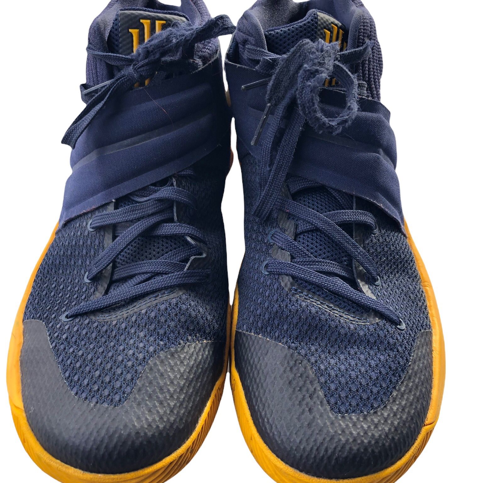 conformidad silencio absceso NIKE KYRIE 2 CAVS PLAYOFFS 2016 BASKETBALL SHOES SIZE 10.5NAVY YELLOW  819583 447 for Sale in Las Vegas, NV - OfferUp