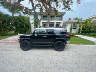Toyota FJ Cruiser Black and White SUV