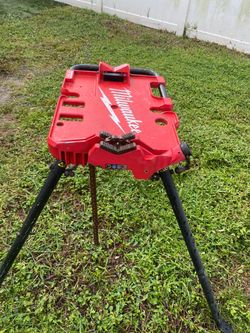 Milwaukee tripod leveling vise