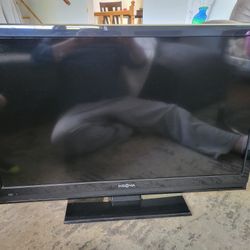 39 Inch Insignia LCD TV