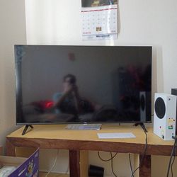 TCL/Roku TV 43" (Remote Included)