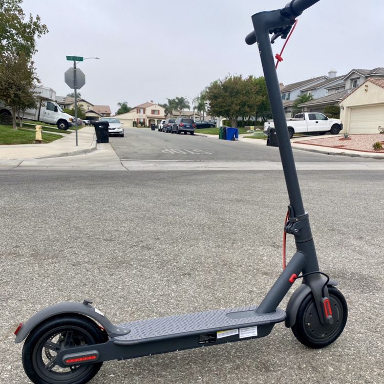 Electric Scooter Pro 2020 {NEW SOLID TIRE MODEL / Brand new in the Box / I Have As Many As You Need} READ BIO!