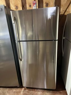 Refrijerador Frijidaire Y Estyfa Ge De Gas El Refrijerador Es De 30 Pulgadas Y La Estufa Es De 24 Pulgadas 