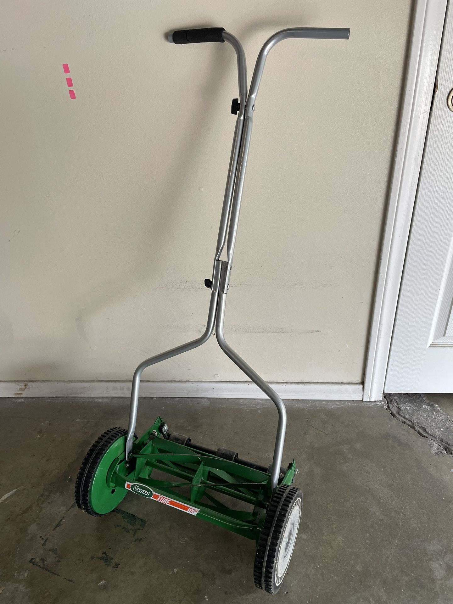 Scotts 14” Manual Push Lawn Mower