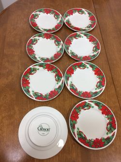 8 piece Gibson Christmas plate set