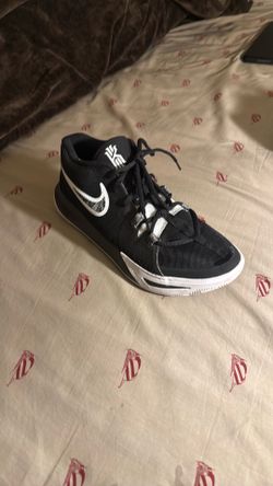 Nike Kyrie Flytrap 6 basketball shoes black and white