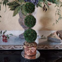 Pretty  Holiday Topiary In Excellent Condition Serious Buyers And FIRM Offers Only Riser & Tapestry Not Included 