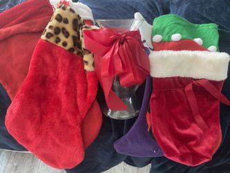 $10 Stocking And Vase Lot