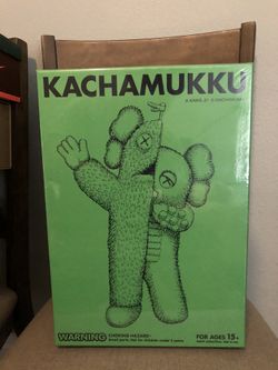 Kaws KACHAMUKKU vinyl figure