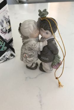 Kim Anderson’s Pretty as a Picture By Enesco “A Holiday Greeting Sealed with A Kiss” brand new in box ,, Best Offer Collectibles