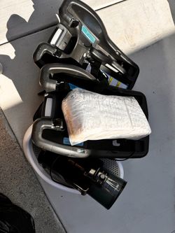 Free infant baby stuff!