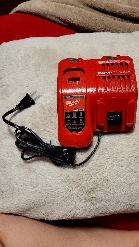 Cargador Rápido Milwaukee