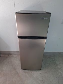 Mini fridge