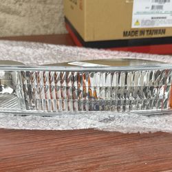00-06 GMC Yukon Driver Side Parking Light