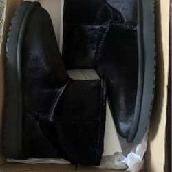 Black Short Uggs 