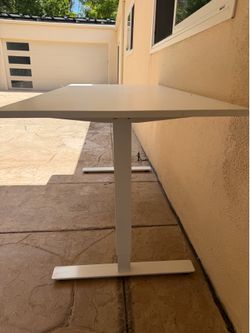 Desktops table