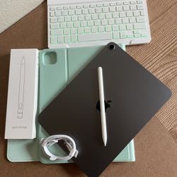 Apple iPad Air 5th Generation (M1 chip / 2022) 64GB with keyboard, pencil & Accessories 