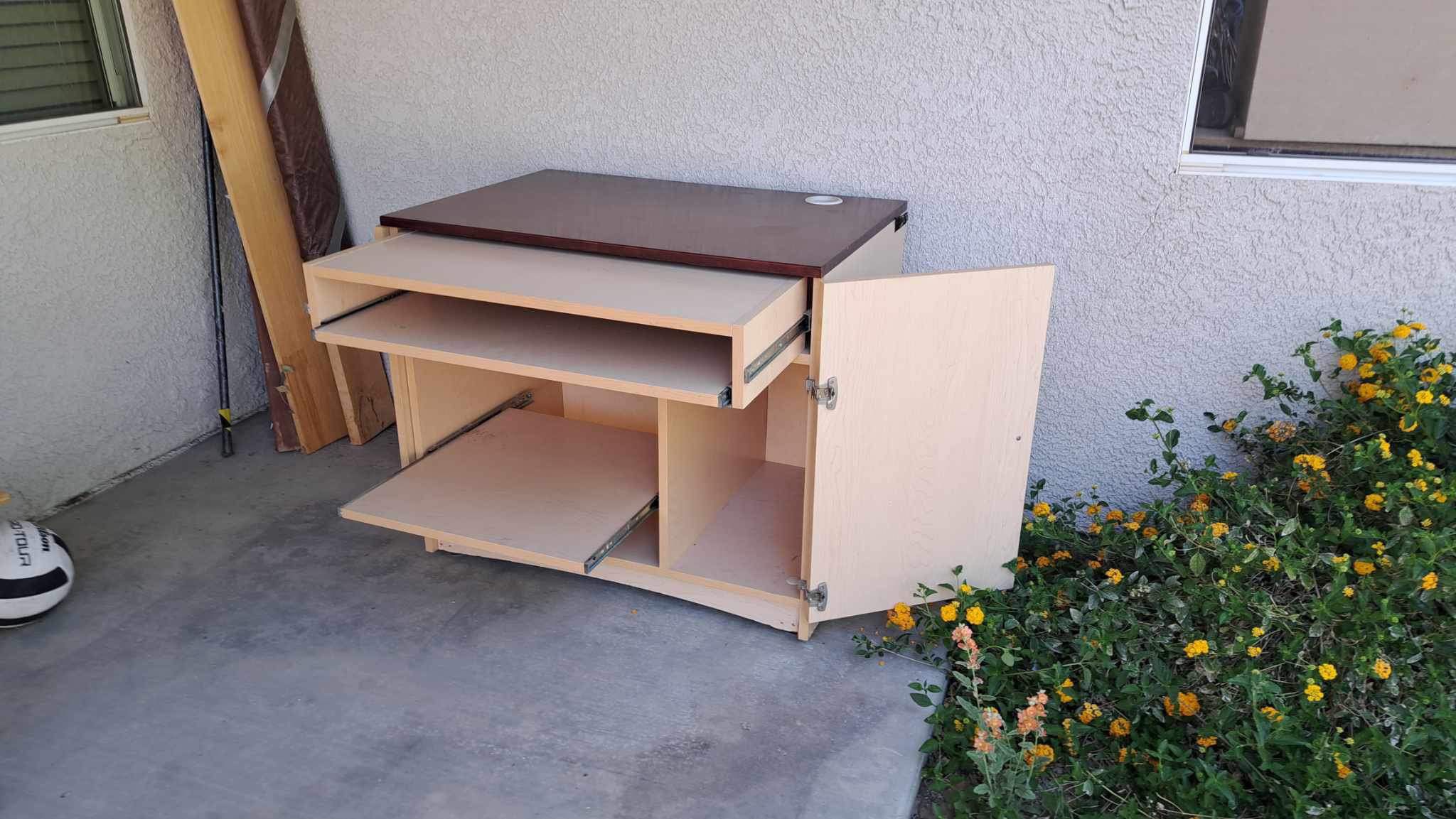 Computer desk/Cabinet