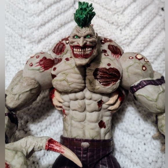 Batman Arkham Titan Joker Deluxe Figure Action Figure DC - Main Image