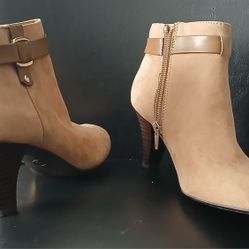 East 5th. Brown Zip-Up Ankle Boots. Women Size 8. Memory Foam.