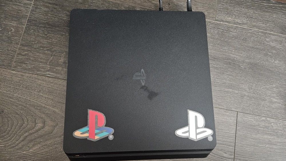 PS4 2 Controllers & Games