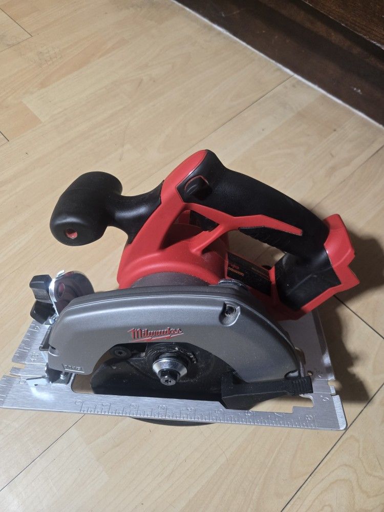 Milwaukee M18 Skillsaw