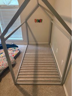 Toddler bed