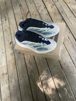 Yeezy 700 Kynites