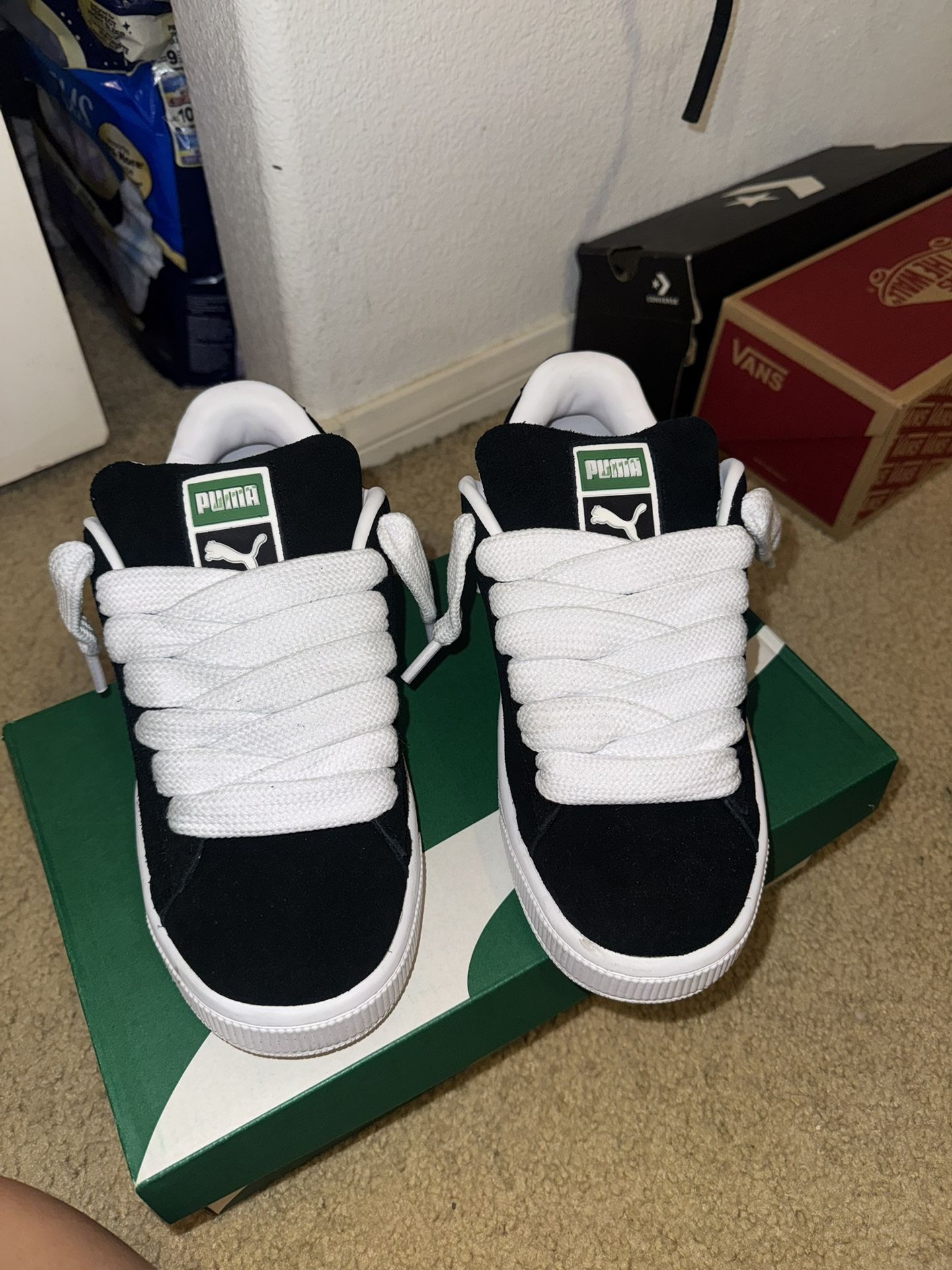 Black Pumas, Suede XL jr , size 6