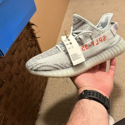 Yeezy 350 V2 Blue Tint Size 12.5 