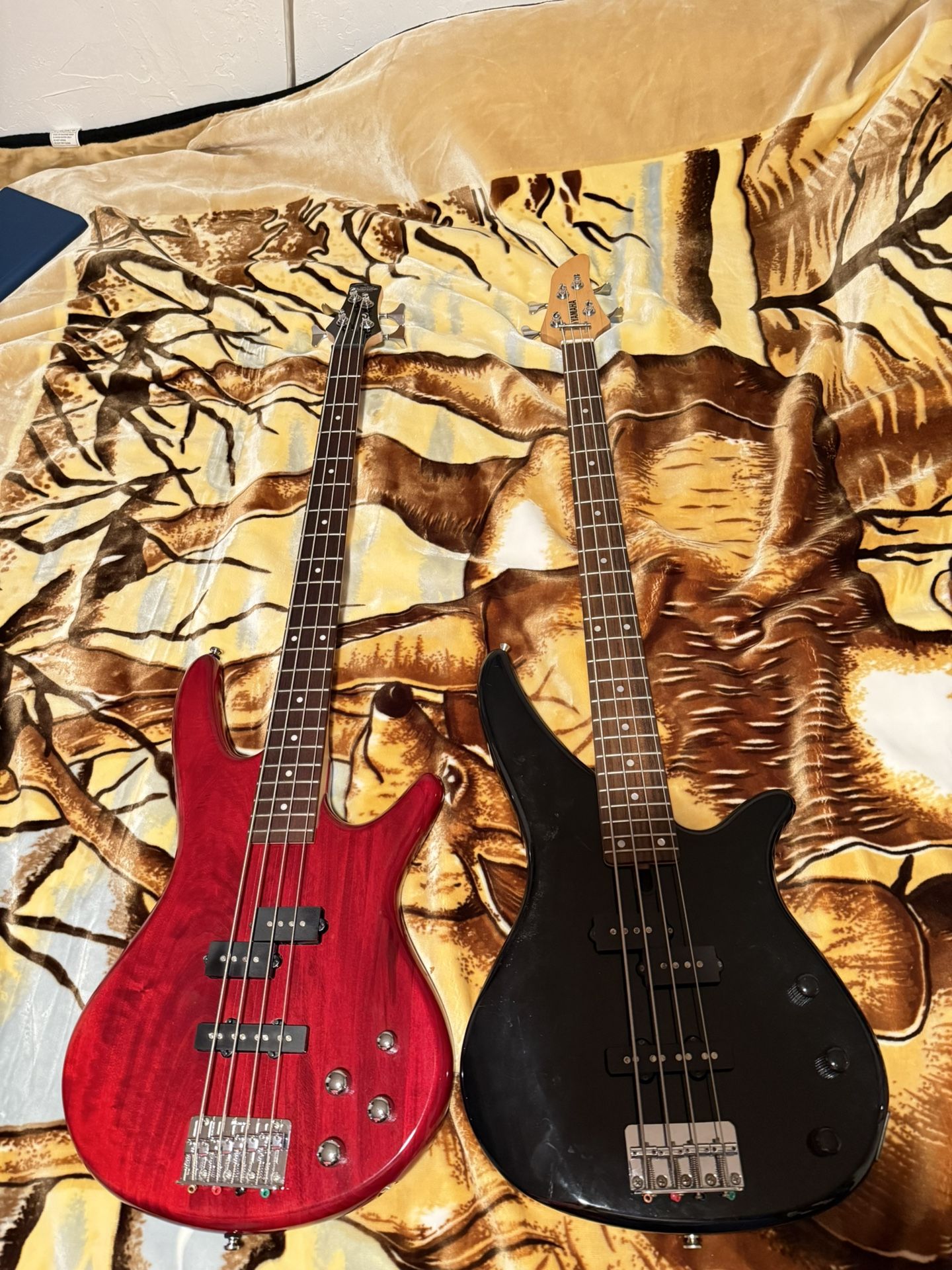Bass Ibáñez And Yamaha