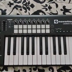 Novation launchkey 25 keyboard