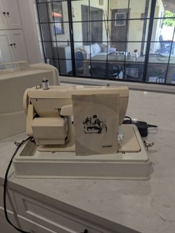 Singer Sewing Machine from 1970!
