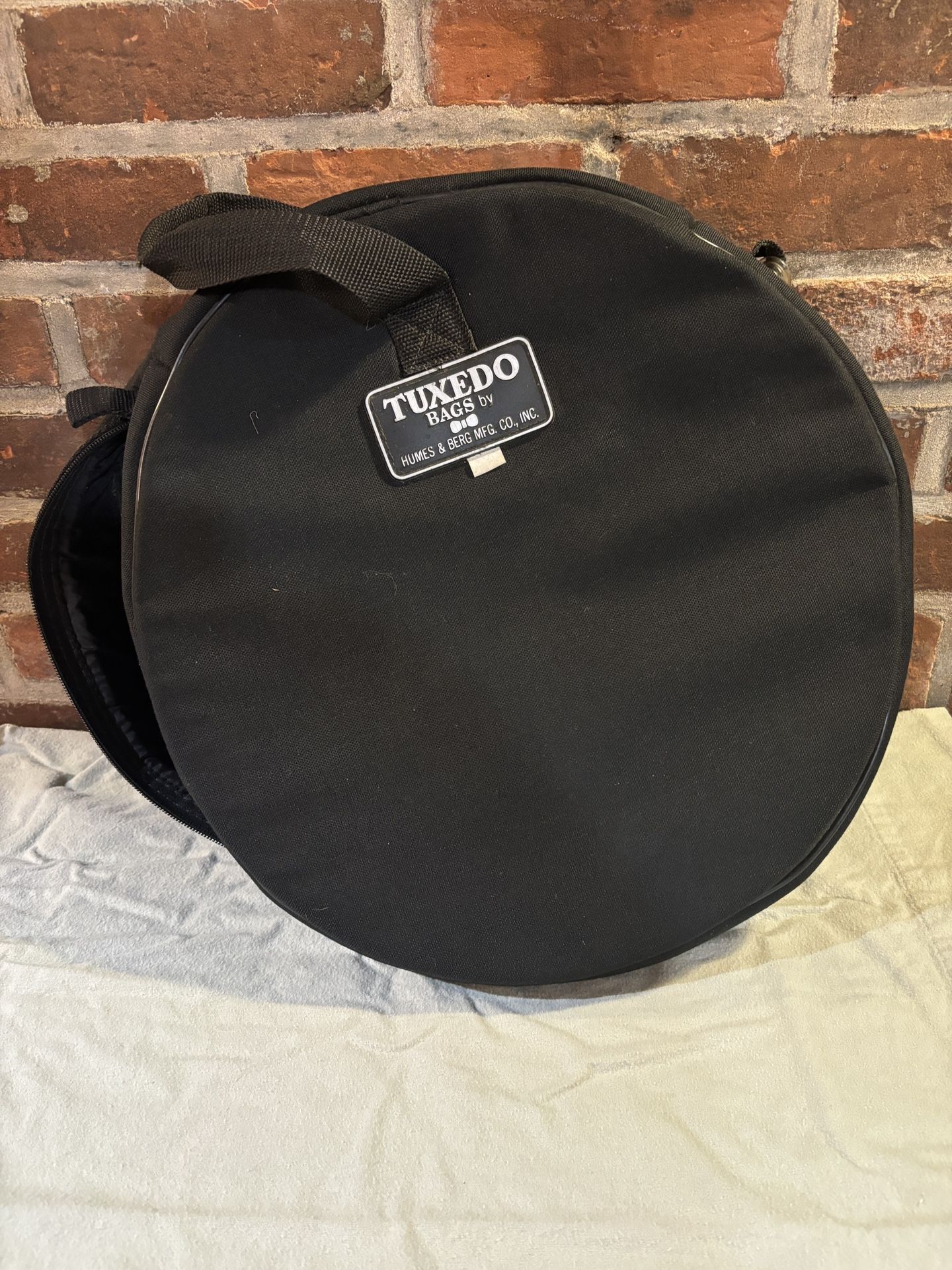 Humes and Berg Tuxedo brand snare drum padded/lined bag size 13/14 x 4 in black Cordura