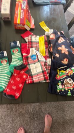 Children’s clothes, pajamas, size 34