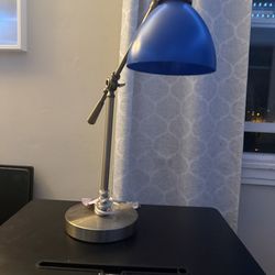 Desk lamp