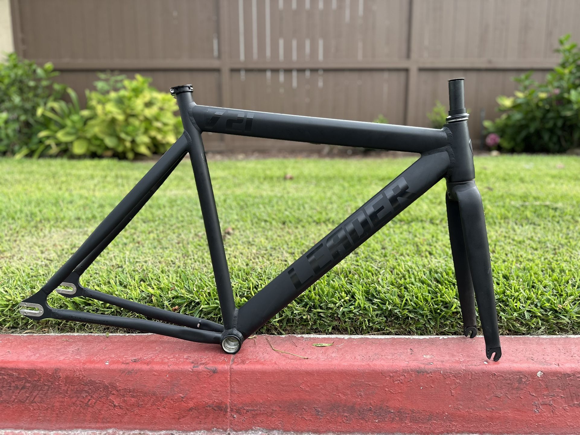 Leader 721 Fixed Gear / Single Speed Track Frameset
