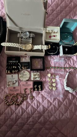 Bundle of jewelry